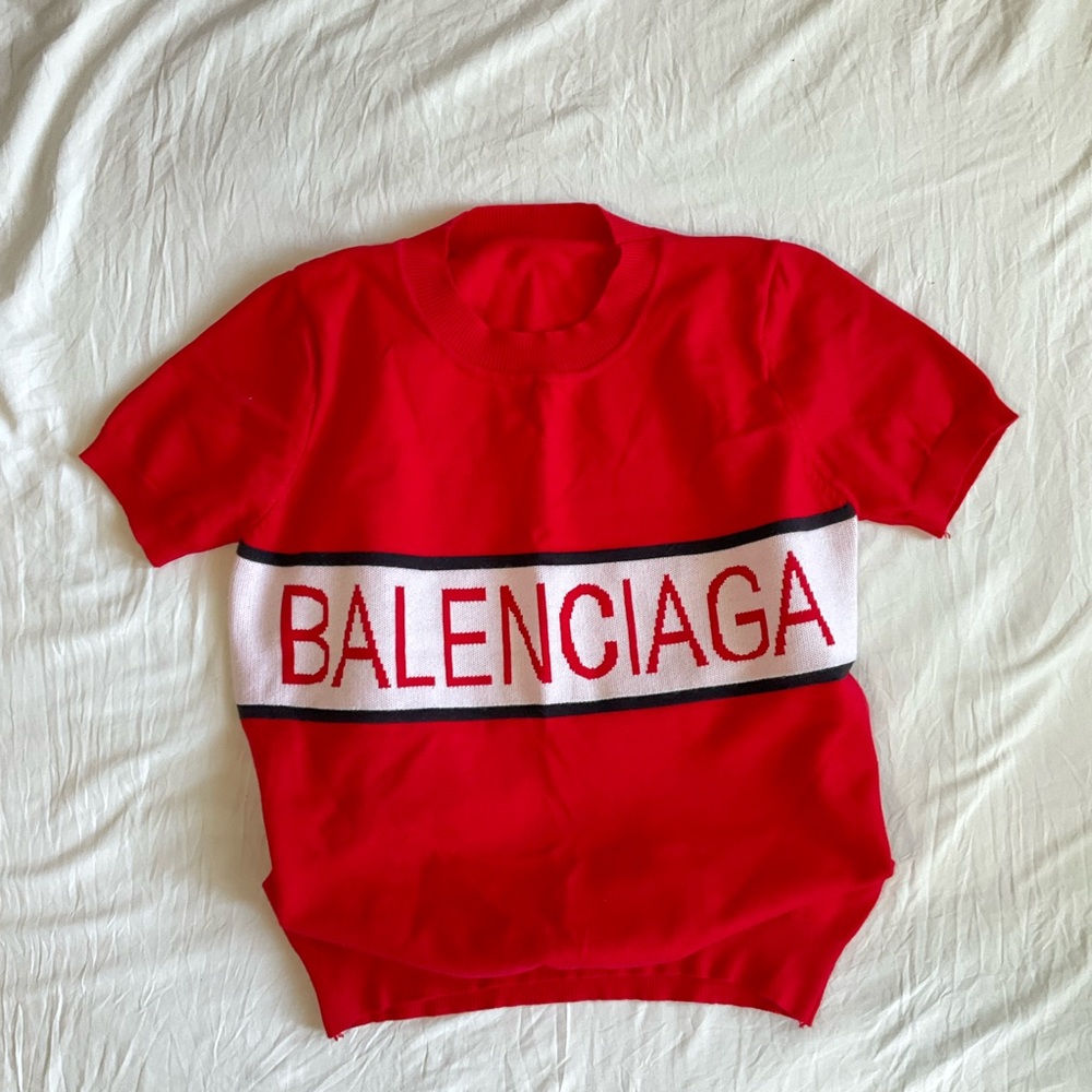 Short sleeve light knit sweater